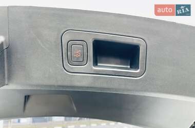 Лифтбек Tesla Model S 2017 в 