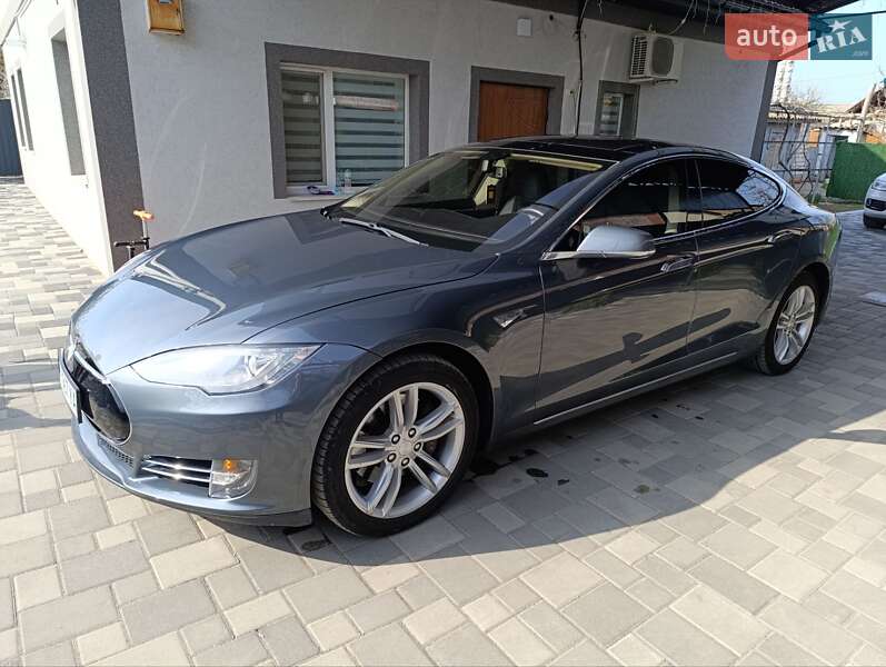 Лифтбек Tesla Model S 2013 в Измаиле