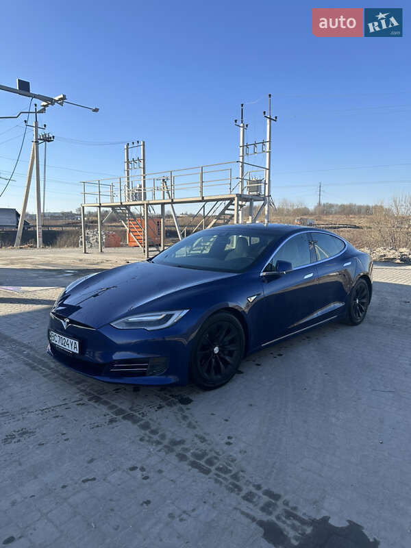 Лифтбек Tesla Model S 2016 в Львове