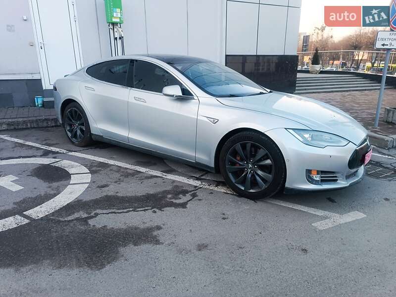 Ліфтбек Tesla Model S 2014 в Львові