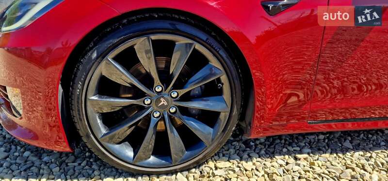 Ліфтбек Tesla Model S 2017 в Косові