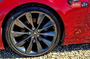 Лифтбек Tesla Model S 2017 в 