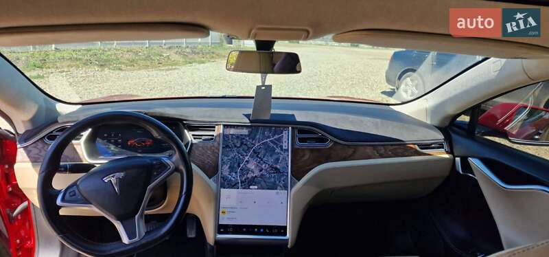 Ліфтбек Tesla Model S 2017 в Косові