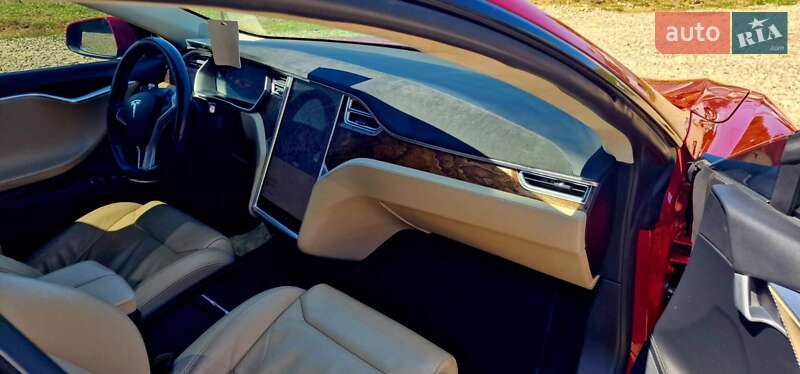 Ліфтбек Tesla Model S 2017 в Косові