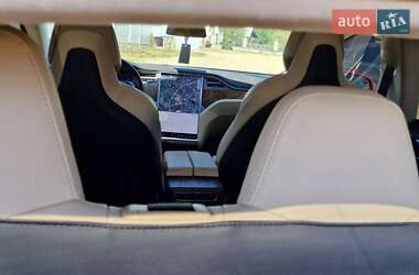 Лифтбек Tesla Model S 2017 в 