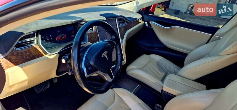 Ліфтбек Tesla Model S 2017 в Косові