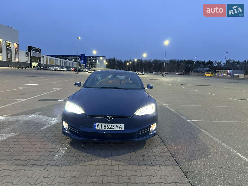Лифтбек Tesla Model S 2015 в Киеве