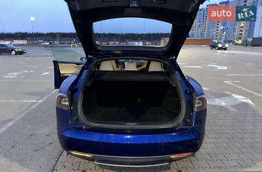 Лифтбек Tesla Model S 2015 в 