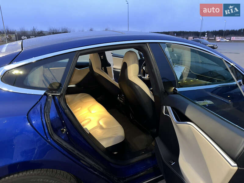 Лифтбек Tesla Model S 2015 в Киеве