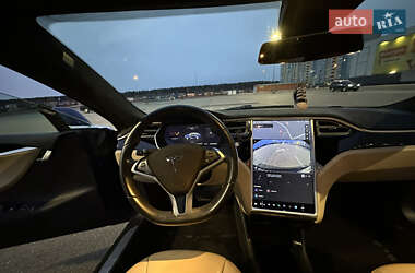 Лифтбек Tesla Model S 2015 в 