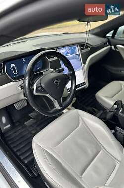 Лифтбек Tesla Model S 2015 в 