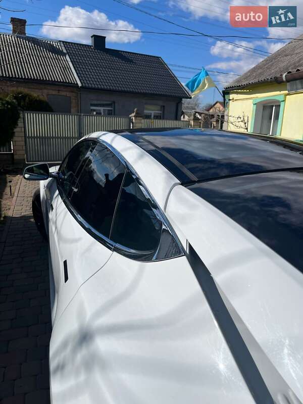 Лифтбек Tesla Model S 2015 в Луцке