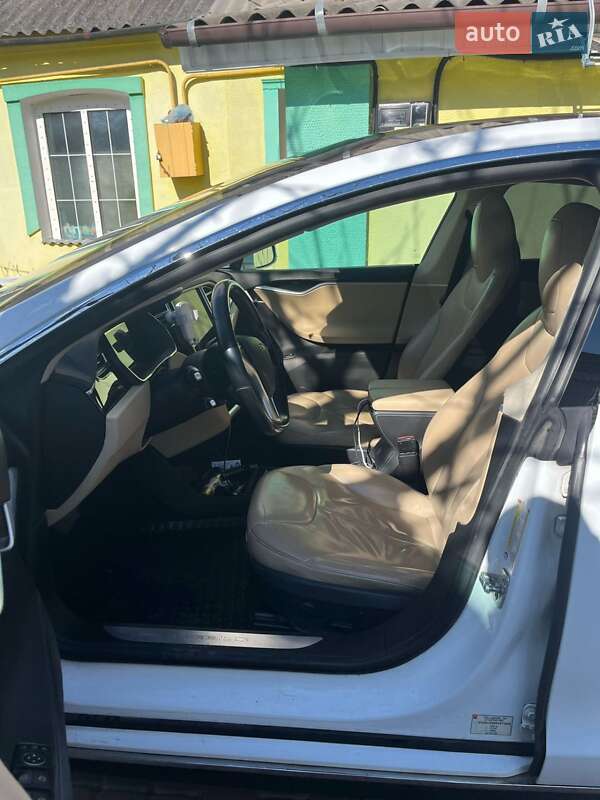 Лифтбек Tesla Model S 2015 в Луцке