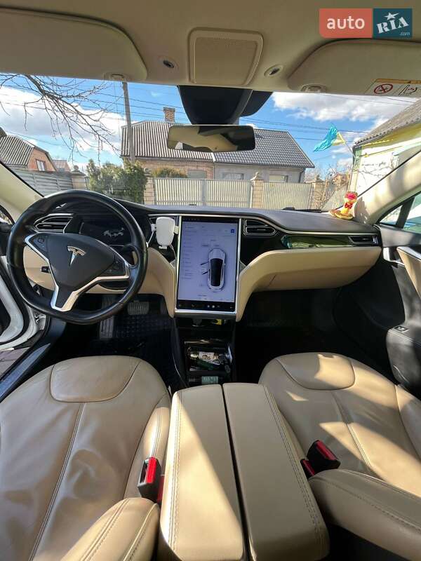 Лифтбек Tesla Model S 2015 в Луцке