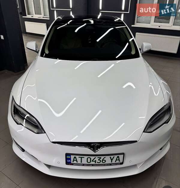 Лифтбек Tesla Model S 2017 в Коломые
