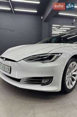 Лифтбек Tesla Model S 2017 в 