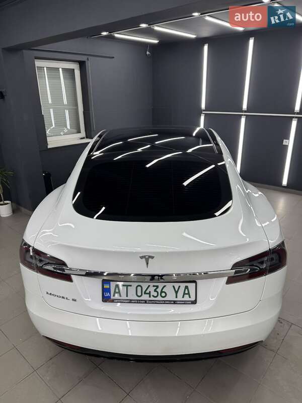 Лифтбек Tesla Model S 2017 в Коломые