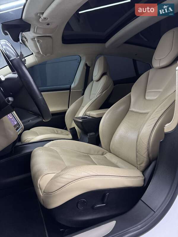 Лифтбек Tesla Model S 2017 в Коломые