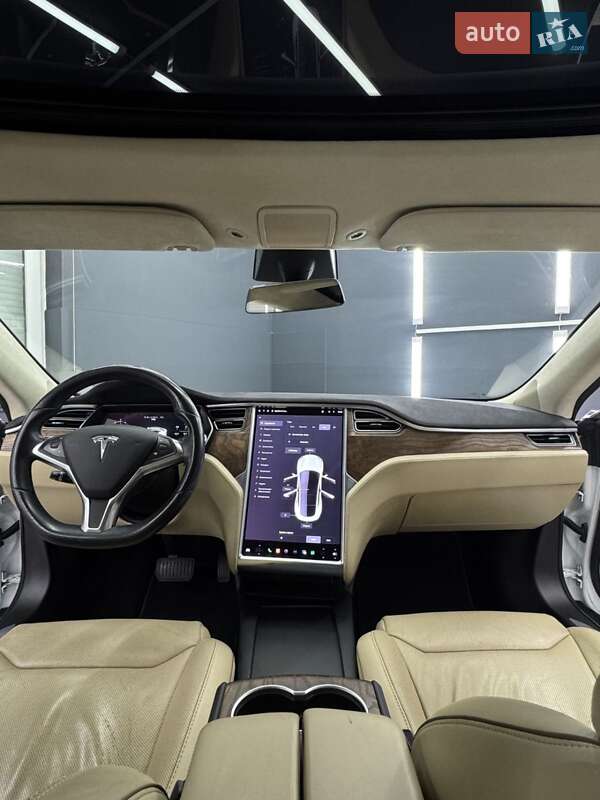 Лифтбек Tesla Model S 2017 в Коломые