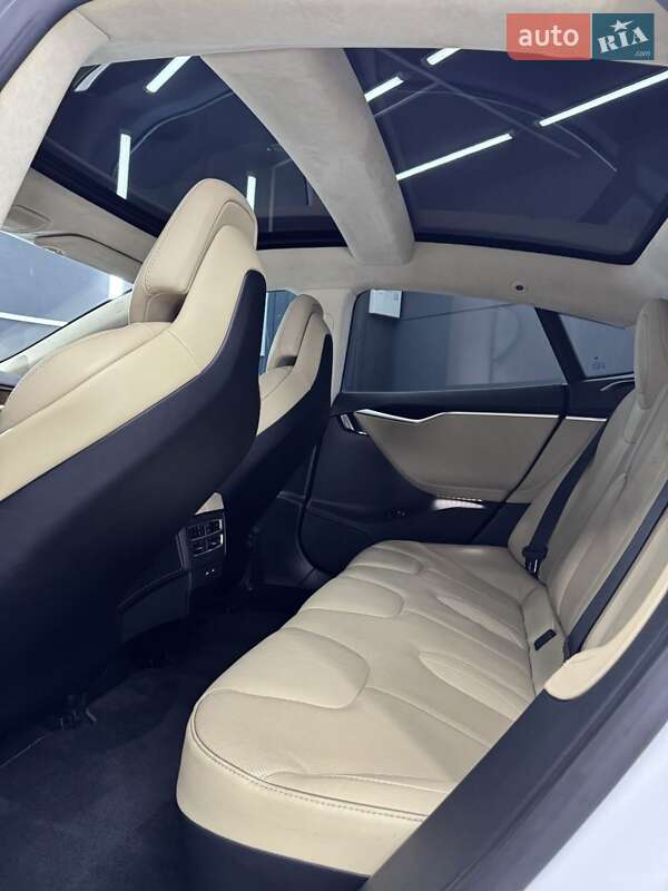 Лифтбек Tesla Model S 2017 в Коломые