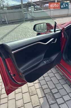 Лифтбек Tesla Model S 2017 в 