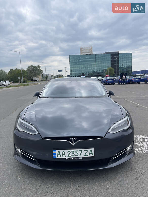 Ліфтбек Tesla Model S 2016 в Києві