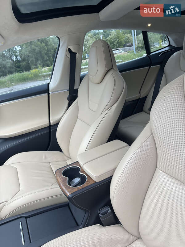 Ліфтбек Tesla Model S 2016 в Києві