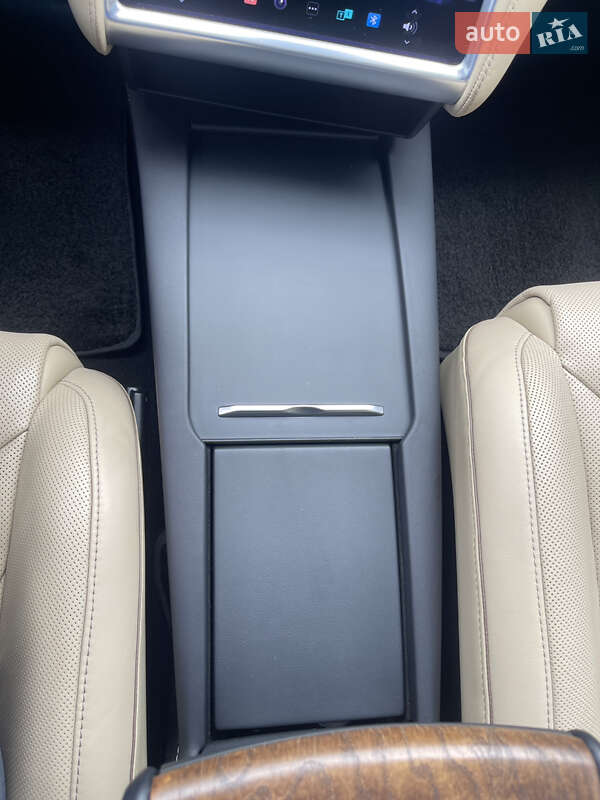 Ліфтбек Tesla Model S 2016 в Києві