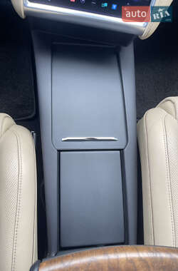 Лифтбек Tesla Model S 2016 в 