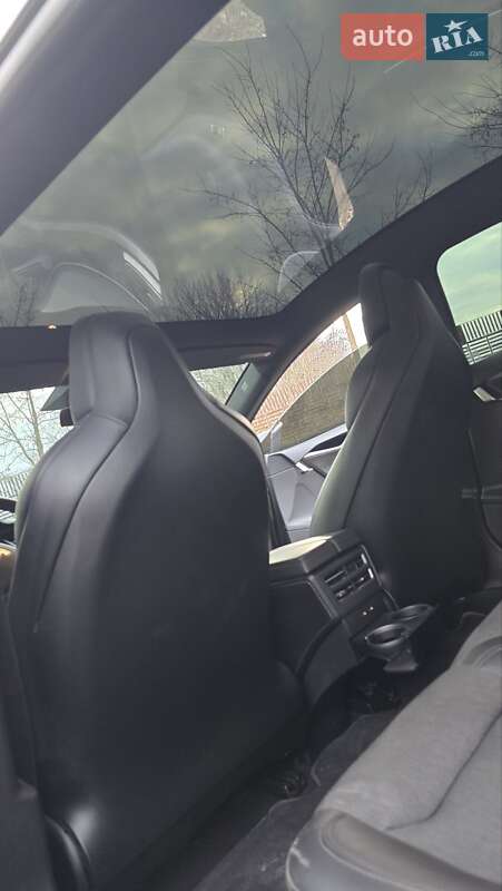 Ліфтбек Tesla Model S 2018 в Чернігові