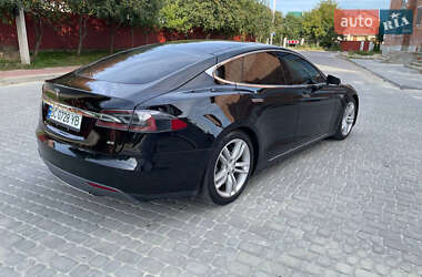 Лифтбек Tesla Model S 2014 в 