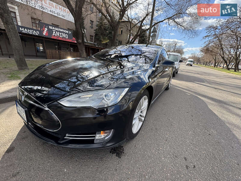 Ліфтбек Tesla Model S 2014 в Миколаєві