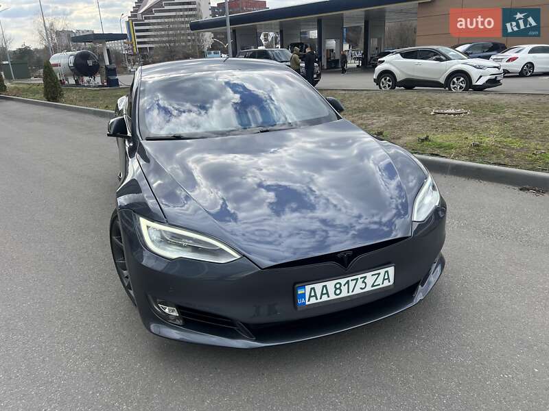Лифтбек Tesla Model S 2017 в Днепре