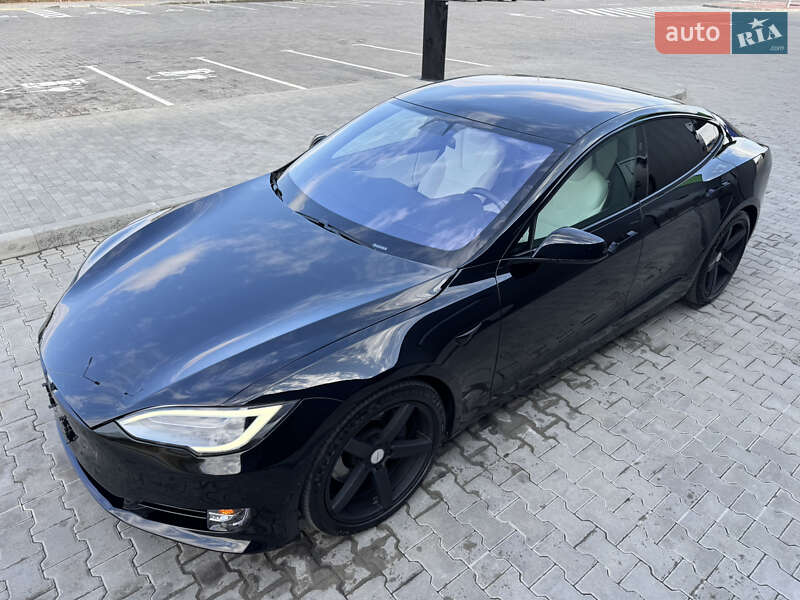 Ліфтбек Tesla Model S 2019 в Стрию