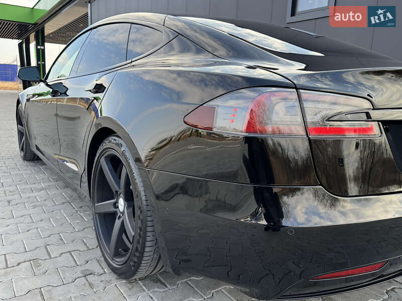 Ліфтбек Tesla Model S 2019 в Стрию