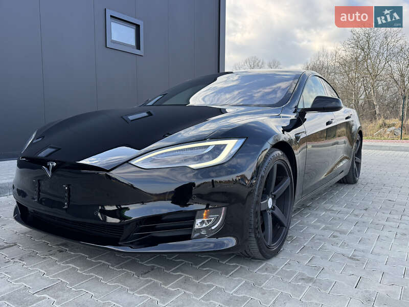 Ліфтбек Tesla Model S 2019 в Стрию
