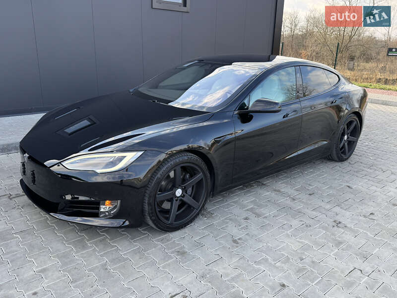 Ліфтбек Tesla Model S 2019 в Стрию