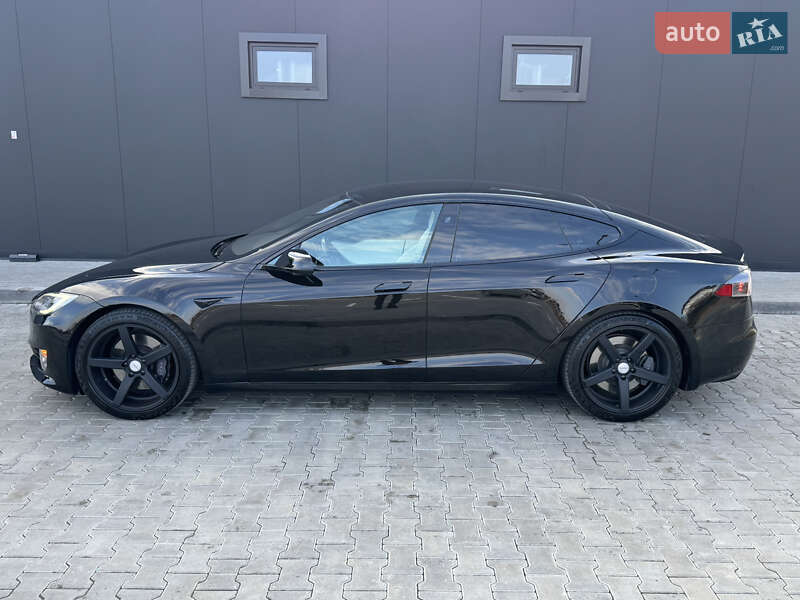 Ліфтбек Tesla Model S 2019 в Стрию