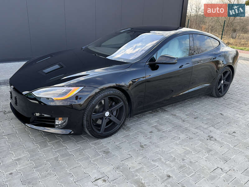 Ліфтбек Tesla Model S 2019 в Стрию