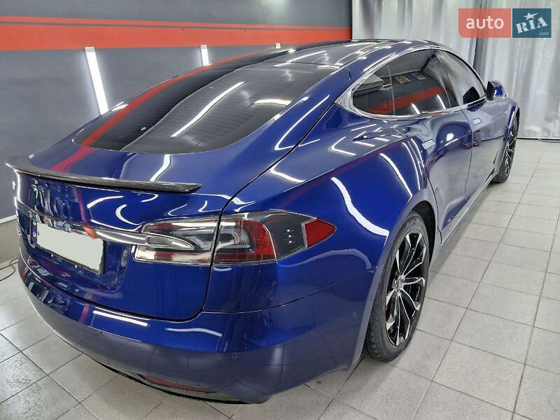Ліфтбек Tesla Model S 2016 в Вінниці