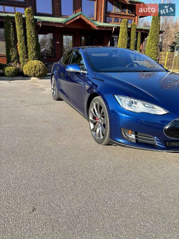Лифтбек Tesla Model S 2015 в Александрие