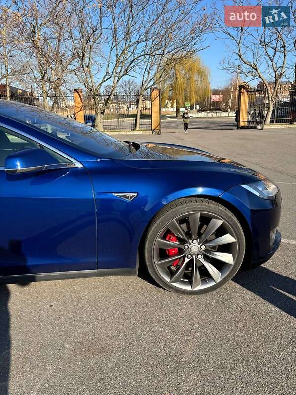 Лифтбек Tesla Model S 2015 в Александрие