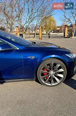 Лифтбек Tesla Model S 2015 в 
