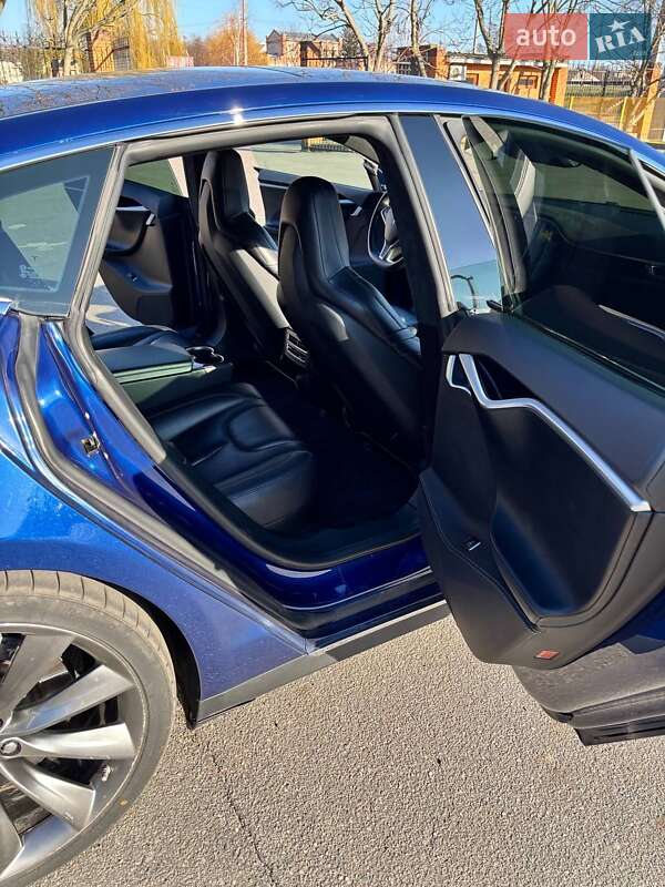 Лифтбек Tesla Model S 2015 в Александрие