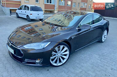 Лифтбек Tesla Model S 2012 в 