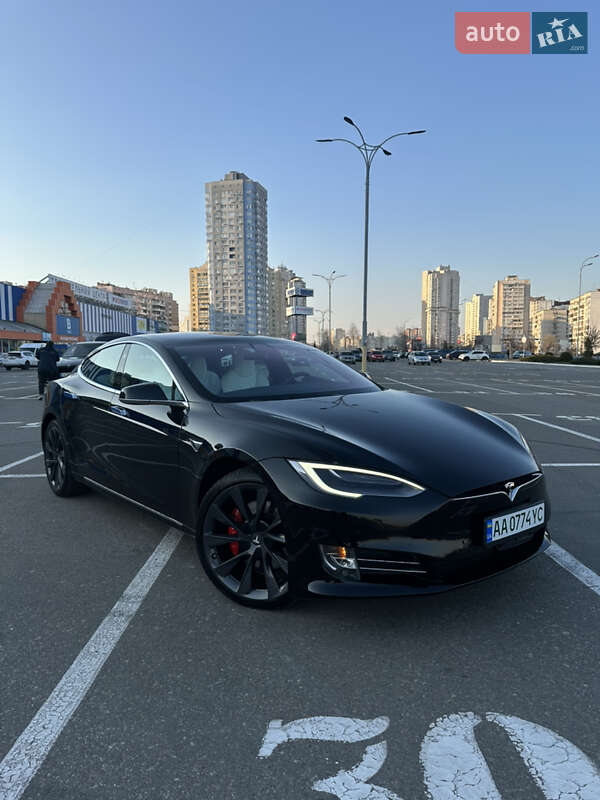 Лифтбек Tesla Model S 2018 в 