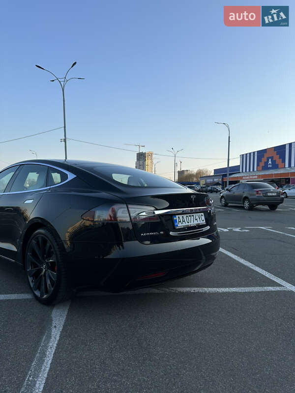 Лифтбек Tesla Model S 2018 в Киеве