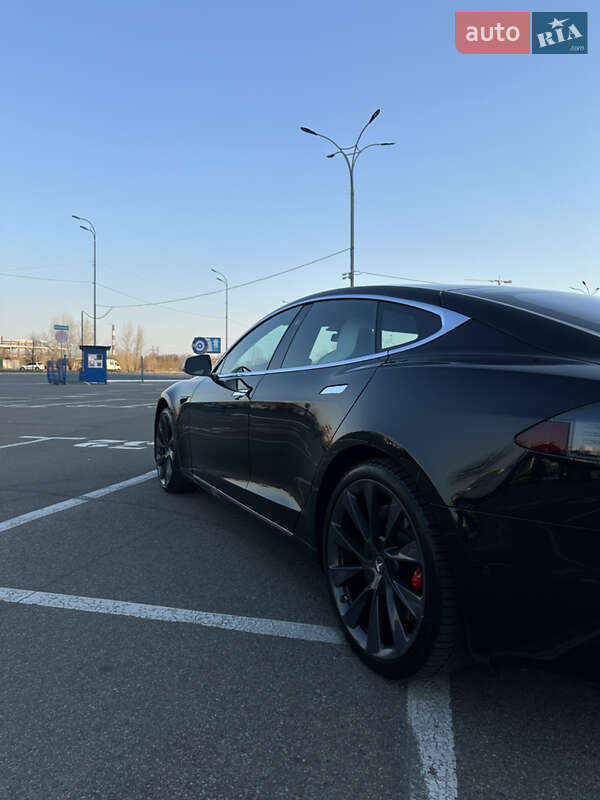 Лифтбек Tesla Model S 2018 в Киеве