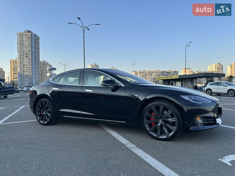 Лифтбек Tesla Model S 2018 в Киеве