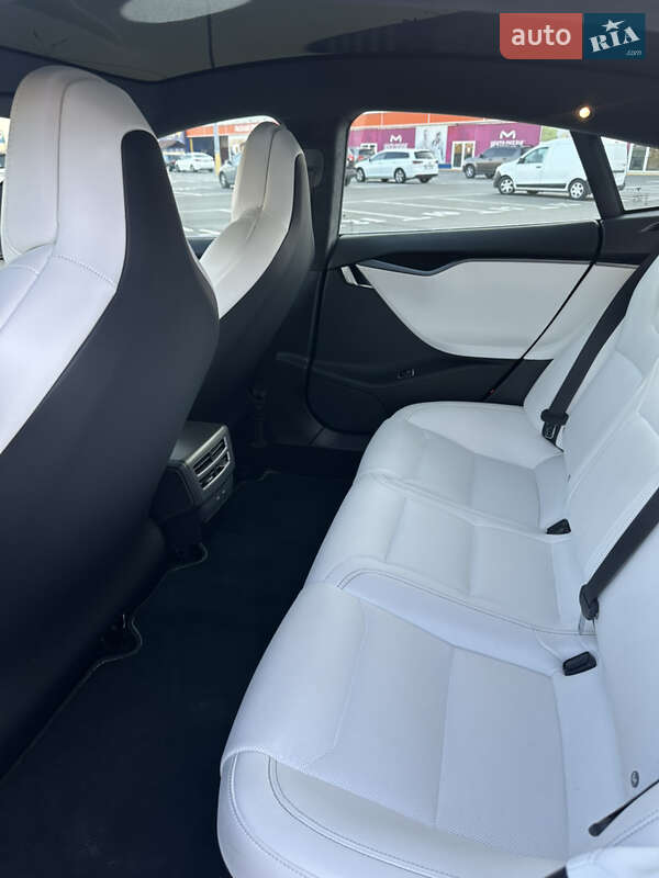 Лифтбек Tesla Model S 2018 в Киеве